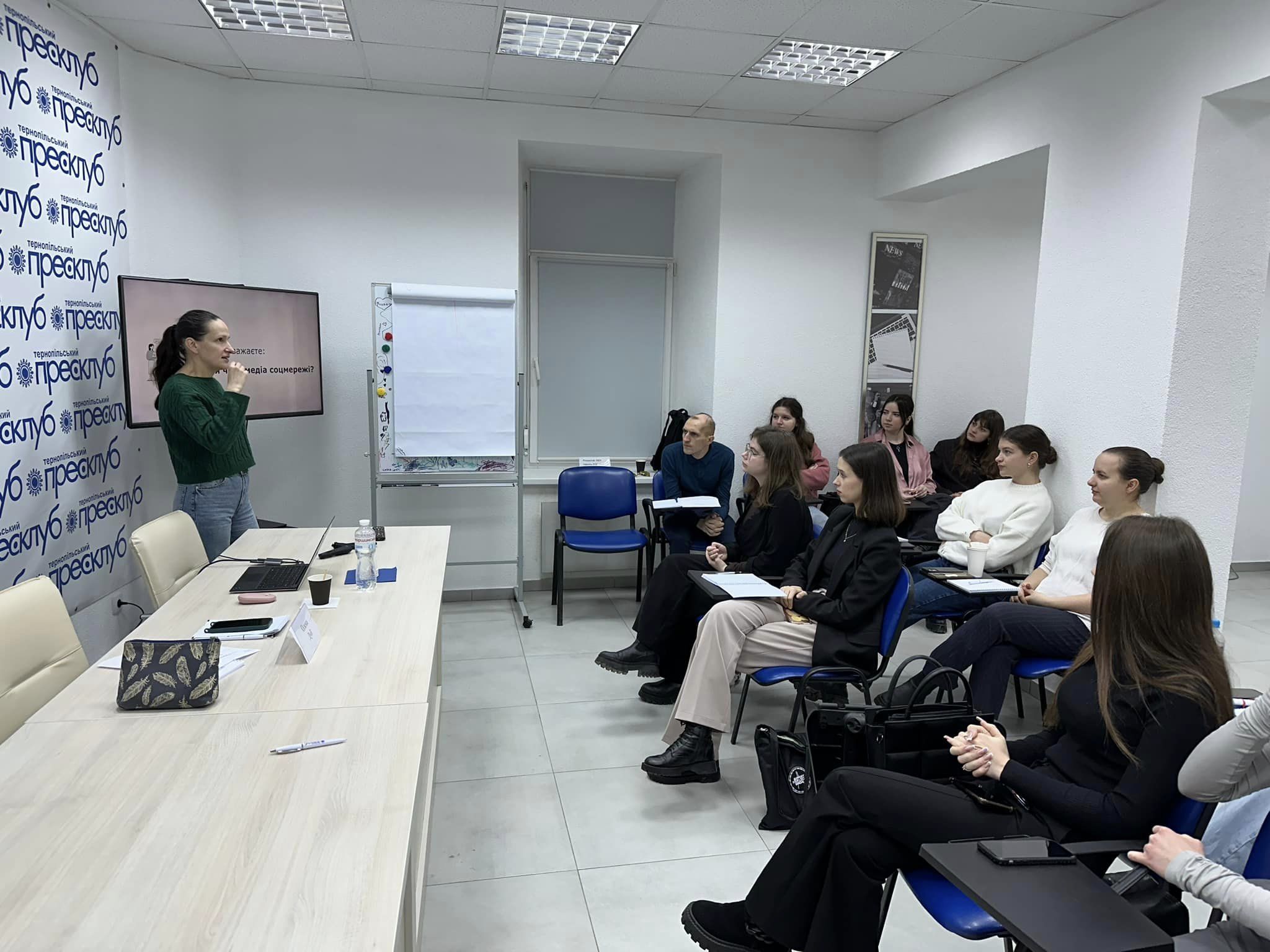 Олена Дуб розповідає про соц. мережі